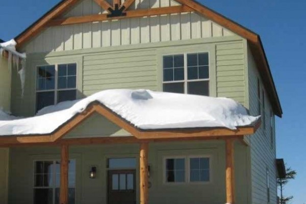 [Image: Black Bear Crossing 7 Bed Ski in/Out!]