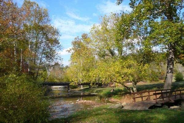 [Image: Woodside Cottage at Creekside Resort]