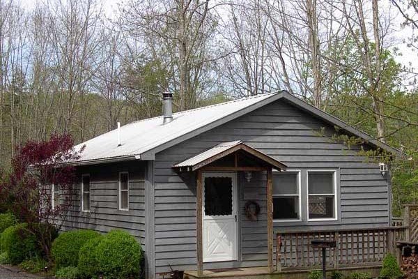 [Image: Woodside Cottage at Creekside Resort]