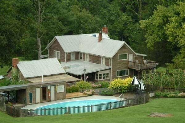 [Image: Woodside Cottage at Creekside Resort]