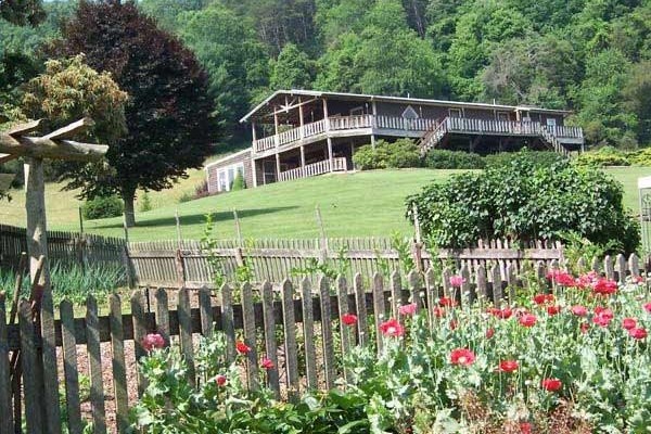 [Image: Woodside Cottage at Creekside Resort]