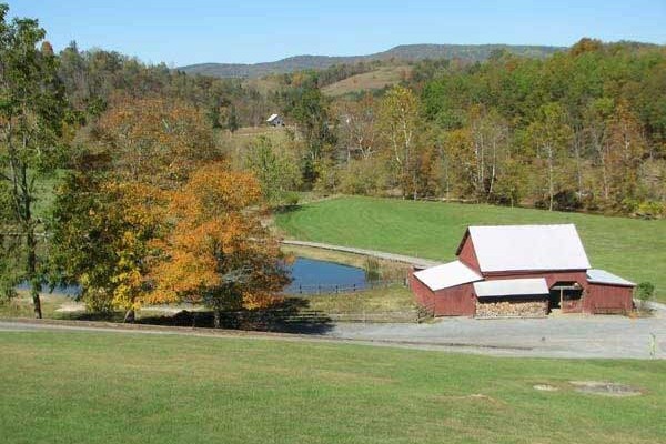 [Image: Woodside Cottage at Creekside Resort]