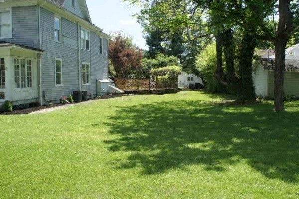 [Image: 4 Bedroom House Just a Short Walk to Greenbrier Resort]