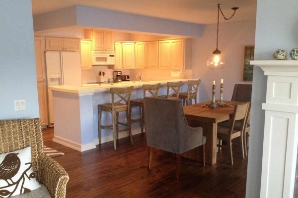 [Image: 2BR/2BA Waterfront Condo-Beautifully Remodeled and Decorated]