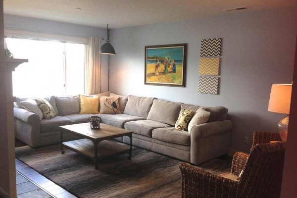 [Image: 2BR/2BA Waterfront Condo-Beautifully Remodeled and Decorated]