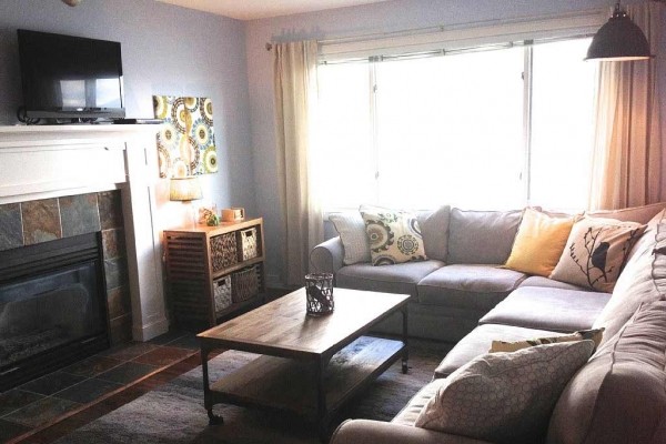 [Image: 2BR/2BA Waterfront Condo-Beautifully Remodeled and Decorated]