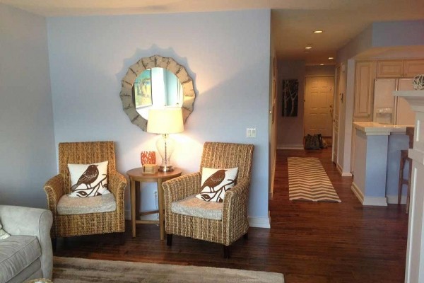 [Image: 2BR/2BA Waterfront Condo-Beautifully Remodeled and Decorated]