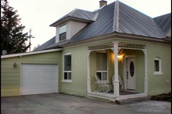 [Image: Century Old Farmhouse - Newly Renovated - Family Fun]