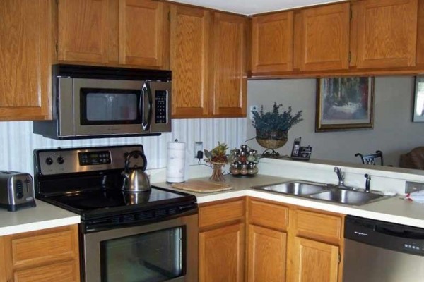 [Image: Lakefront Condo - Perfect for Business, Vacation, Utilities Included]