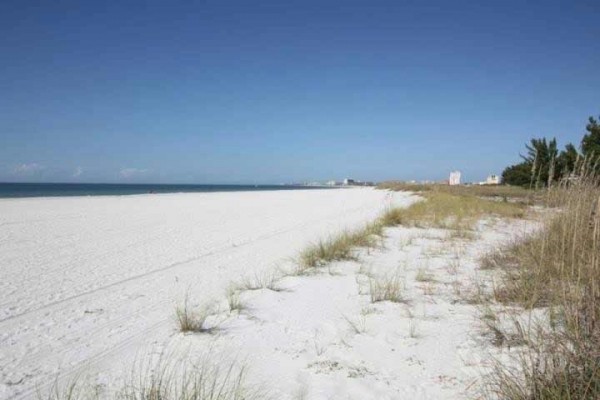 [Image: Best Location on the Beach. Top Resort, Big Savings!]