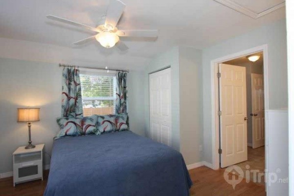 [Image: Renovated Private Cottage in Madeira Beach. Value and Comfort!]