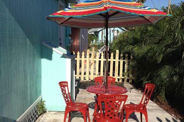 [Image: The Surf Cottage. Walk to Beach, Shops, Dining &amp; Water Sports]