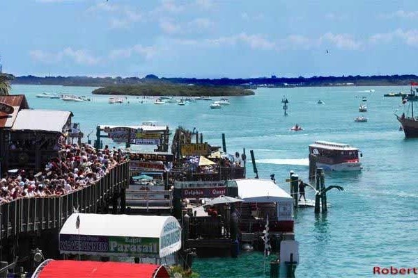 [Image: The Surf Cottage. Walk to Beach, Shops, Dining &amp; Water Sports]