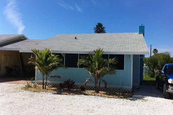 [Image: The Mermaid Cottage. Walk to Beach, Shops, Dining &amp; Water Sports]