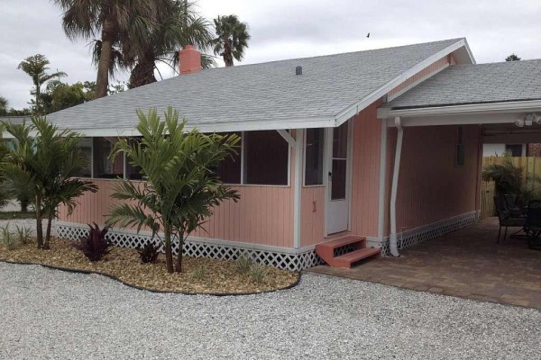 [Image: The Coral Reef Cottage. Walk to Beach, Shops, Dining &amp; Water Sports]