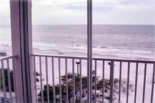 [Image: Sea Breeze Corner Unit Luxury - Directly on Beach 3 Bedroom]