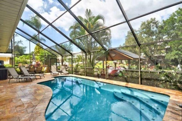 [Image: Lake Tarpon Executive Waterfront Million Dollar Pool Home,5 BR,3 Bath,3 Car Gar]