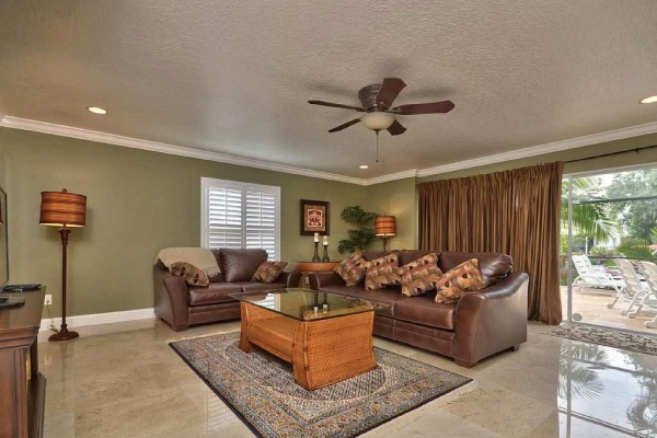 [Image: Lake Tarpon Executive Waterfront Million Dollar Pool Home,5 BR,3 Bath,3 Car Gar]