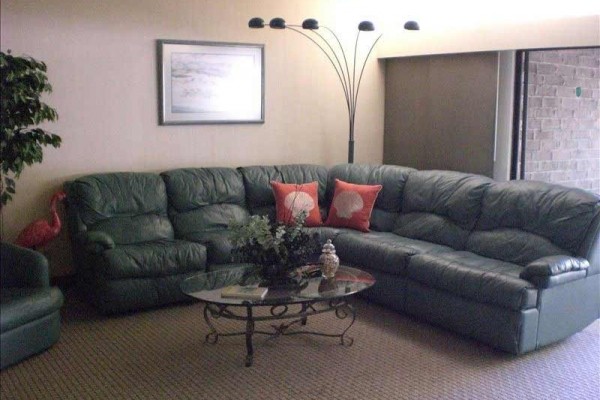 [Image: Family Getaway! Fantastic Luxury Condo Available! Great Value!]