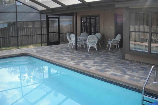 [Image: Large Palm Harbor, Heated Pool Home - New 2013]