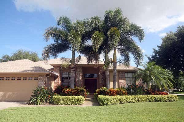 [Image: Luxury Palm Harbor 4 Brm Vacation Home with Heated Pool]