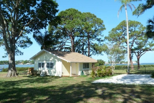 [Image: This 1920's Cottage is Very Cozy and Private on the Water]