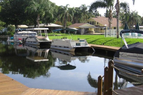 [Image: Beautiful 1 or 2 Bedroom Lake Tarpon Waterfront Condo W/Pontoon Boat]