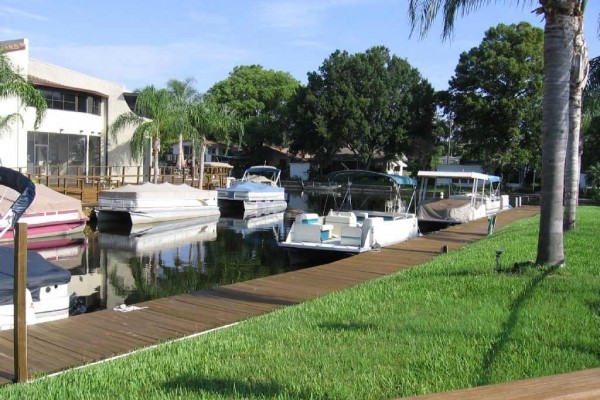 [Image: Beautiful 1 or 2 Bedroom Lake Tarpon Waterfront Condo W/Pontoon Boat]