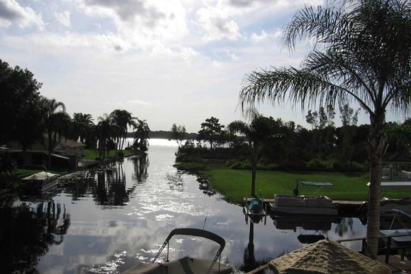 [Image: Beautiful 1 or 2 Bedroom Lake Tarpon Waterfront Condo W/Pontoon Boat]