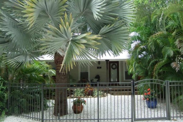 [Image: Beautiful Ozona Cottage]