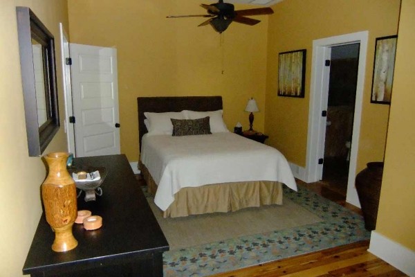 [Image: Beautiful Ozona Cottage]