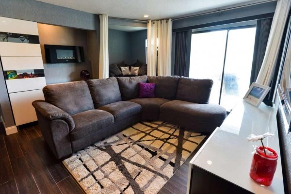 [Image: Fully Furnished/100% Upgraded 1.5/1 Condo Designed by Global Design]