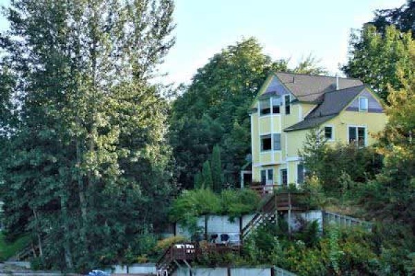 [Image: Victorian Home on the Water W Dock, 2 Blocks from Downtown. Sleeps 6-8]