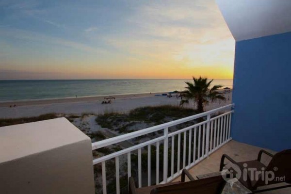 [Image: Spectacular Four Bedroom Townhouse on the Beach. Incredible Views!]