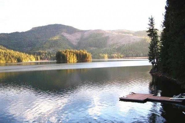 [Image: Private North Idaho Waterfront Home with Dock - Right on the Water!]