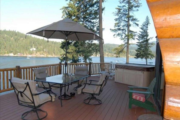 [Image: Lake Front Log Home with Sandy Beach on Lake Coeur D'Alene, Idaho]