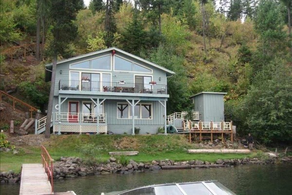 [Image: Cottage on the Shore: Private Dock, Relaxing Views, Grass Lawn]