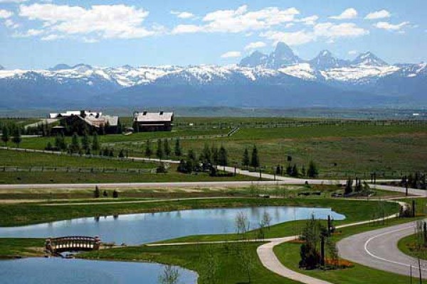 [Image: Luxury Cabin Overlooking Teton River Canyon with Stunning 360Â° Mountain Views]