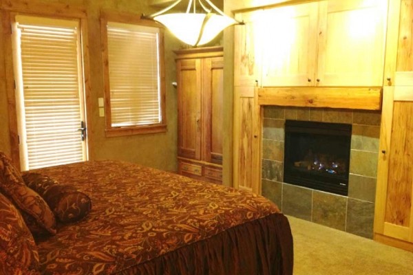 [Image: Luxury Cabin Overlooking Teton River Canyon with Stunning 360Â° Mountain Views]