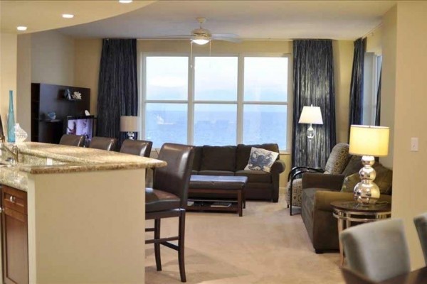 [Image: Best of the Best!! Sleeps 10!! Very Clean!! Ps3!! 52' TV!! Wifi!! Beach Chairs!!]