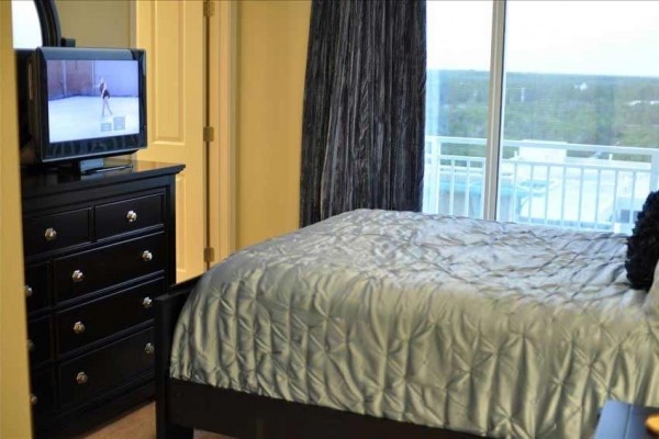 [Image: Best of the Best!! Sleeps 10!! Very Clean!! Ps3!! 52' TV!! Wifi!! Beach Chairs!!]