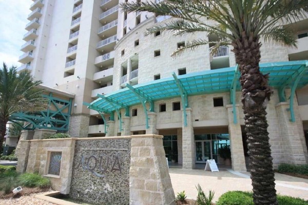 [Image: Luxuriant Beachfront Condo Right on the Gulf Coast and Right Next to Pier Park]