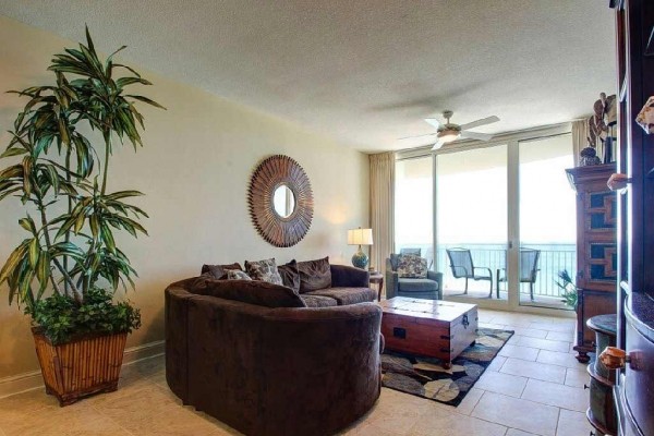 [Image: Fabulous Platinum Updated Low Floor 3BR with 3 King Beds! Awesome Fall Rates!]