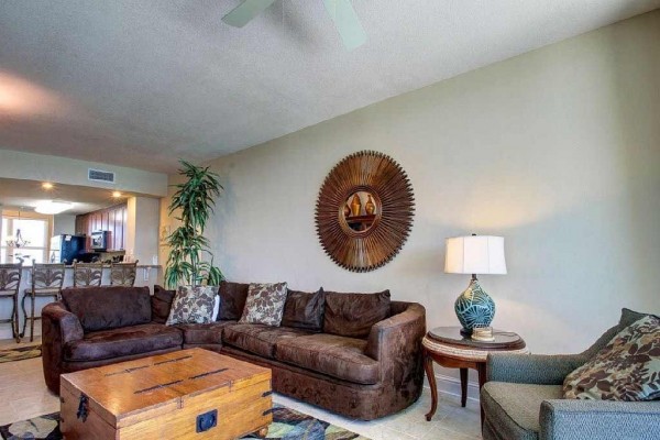 [Image: Fabulous Platinum Updated Low Floor 3BR with 3 King Beds! Awesome Fall Rates!]