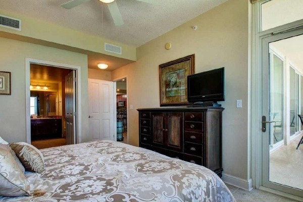 [Image: Fabulous Platinum Updated Low Floor 3BR with 3 King Beds! Awesome Fall Rates!]