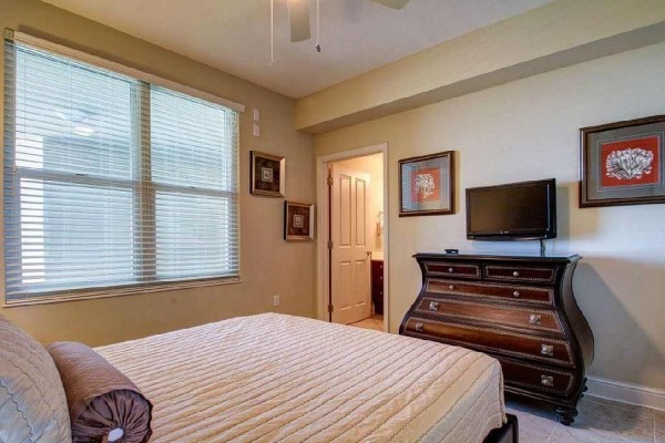 [Image: Fabulous Platinum Updated Low Floor 3BR with 3 King Beds! Awesome Fall Rates!]