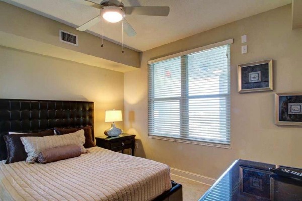 [Image: Fabulous Platinum Updated Low Floor 3BR with 3 King Beds! Awesome Fall Rates!]