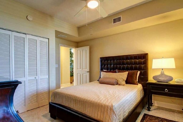 [Image: Fabulous Platinum Updated Low Floor 3BR with 3 King Beds! Awesome Fall Rates!]