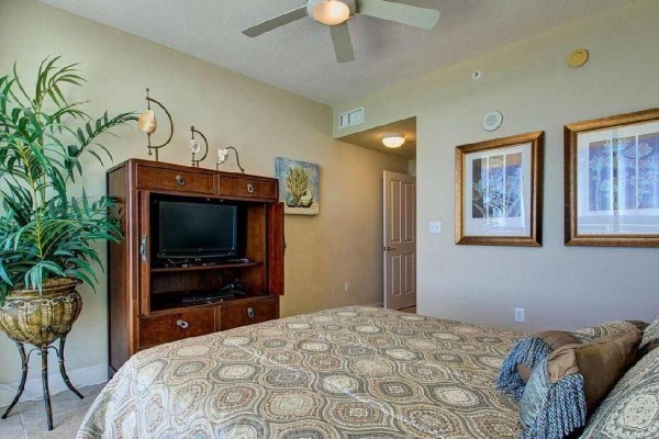 [Image: Fabulous Platinum Updated Low Floor 3BR with 3 King Beds! Awesome Fall Rates!]