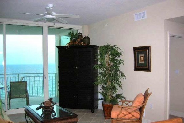 [Image: Near Pier Park!! 2 King BR +Bunkroom!! Free Beach Chair Svc]